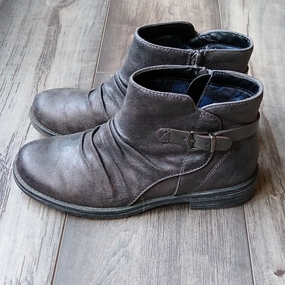 Baretraps Callahan Gray Zip Up Booties - Picture 3 of 9